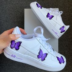 Story Script, Celana Jogger Wanita, Butterfly Shoes, Custom Shoes Diy, Shoes Aesthetic, Nike Shoes Air Force, White Nike Shoes, Nike Shoes Girls, Nike Fashion Shoes