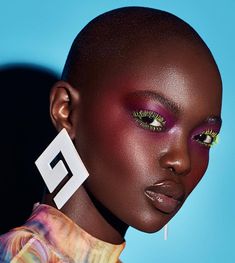 Black Queen Makeup, Creative Director Fashion, Futuristic Makeup, Work Profile, Make Carnaval, Vibrant Makeup, Profile Portrait, High Fashion Makeup