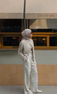 Minimalist Outfit Hijab, Minimalist Hijab Outfit, Bali Outfit Ideas Hijab, Minimalist Hijab, Outfit Ideas Muslim, Outfit Hijab Simple, Mix And Match Outfits Hijab, Outfit Ngampus, Ootd Idea