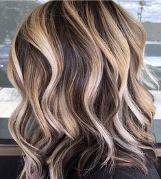 Spring Summer 2024 Hair Trends, Balyage Long Hair Brunette To Blonde, Summer Color Hair, Popular Hair Colors 2024, Caramel Hair Color, Fall Hair Colors For Blondes, Hair Colors For Blondes, Body Nails, Rambut Brunette