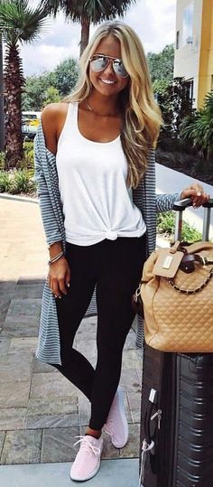 Favourite Athleisure And Yoga Trend Model Stretches Into Citycentre Spring Outfit Women, White Tank Top Women, Body Transformations, Yoga Outfits, Black Yoga Pants, Black Yoga, Inspired Outfits, Outfits Casual