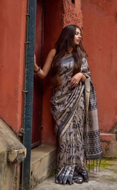 Floral Print Saree, Grey Saree, Floral Print Sarees, Designer Silk Sarees, Print Saree, Saree Border, Tussar Silk Saree, Saree Fabric, Saree Dress