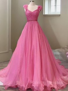 Prom Dresses With Ruffles, Dresses With Ruffles, डिजाइनर कपड़े, Net Gowns, Long Frock Designs, Long Gown Design, Simple Frocks, Simple Gowns