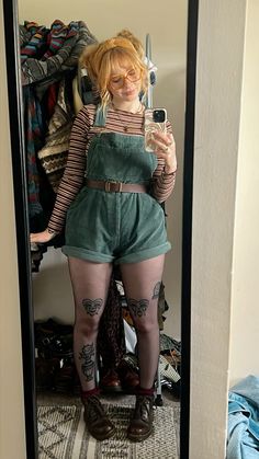 70s Aesthetic Women, Plus Size Alt Fashion Work, Transfem Outfits, Pheobe Buffay Outfit Style, Trans Women Fashion, My Type Women, Mall Date Outfit, Winter Earthy Outfits, Bisexual Aesthetic Outfit