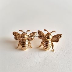 14K Gold Honey Bee Studs Earrings, Bumble Bee Studs Earrings, Gold Honey Bee Studs Earrings, Dainty Honey Bee Earring, Gold Bumble Bee Studs ITEM     D E T A I L S : ✦  Name :  Honey Bee Earring ✦  Metal :  925 Sterling Silver ✦  Size : 12MM ✦  Quantity : 1 Pair ✦  Our all design are made to order. We need 6 to 8 days for making and delivery to depend on the shipping method you select. ✦ product & gemstone weight may vary from actual products. ✦  All are designed and handmade in-house by me and Bee Earring, Studs Earrings Gold, Honey Bee Earrings, Bee Studs, Earring Gold, Bee Earrings, Studs Earrings, Earrings Dainty, 8 Days