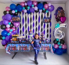 Mal Descendants Birthday Party, Evie Descendants Birthday Party, Descendants Birthday Decorations, Mal Birthday Cakes, Descendants Balloon Garland, The Descendants Party Ideas, Descendents Birthday Party, Desendents Birthday Party, Descendants Party Ideas Cake