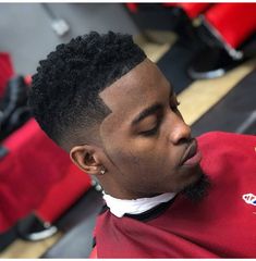 Black Fade Haircut, Black Hair Fade, Afro Hair Fade, Fashionable Haircuts, Black Man Haircut Fade, Female Haircuts, Male Haircuts, Waves Hairstyle Men, Mid Fade Haircut