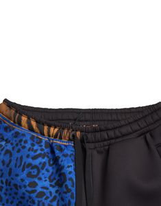 Dive into the epitome of luxury comfort with these Dolce & Gabbana joggers. Crafted with a vibrant tiger print and designed for the fashion-conscious individual, these joggers come new with tags, ensuring their authenticity and brand-new feel. Perfect for adding a touch of glamour to your casual attire, they feature a mid-rise cut, handy slip pockets, a neat rear welt pocket, a comfortably wide leg, and snug elasticated ankles. A blend of style and comfort, these joggers are tailored from high-q Cargo Jogger Pants, Black Tigers, Printed Joggers, Cargo Joggers, Boot Pumps, Tiger Print, Casual Attire, Guess Jeans, Dolce & Gabbana