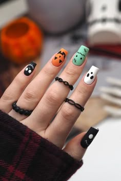 Holloween Nails Acrylic Short, Simple Halloween Nails Short, Cute Halloween Nails Short, Swaggy Nails, Zombie Nails, Cartoon Nails, Trends Nails, App Filter