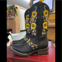 Square Toe Ladies Western Boots Brown With Sunflowers Summer Floral Print Boots, Fitted Floral Print Summer Boots, Western Style Yellow Boots For Spring, Ladies Western Boots, Blowfish Boots, Demonia Boots, Durango Boots, Oxford Platform Shoes, Flower Boots