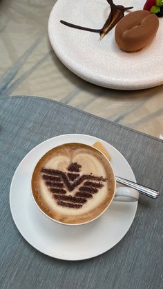 there is a cappuccino with an eagle on it