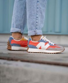 New Balance 327 Outfit Women Street Styles, New Balance 327 Women Outfit, New Balance Shoes 327, New Balance 327 Outfit, Shoe Dictionary, Men Shoes Casual Loafers, Brand Name Ideas, Pink Trainers, Nike Footwear