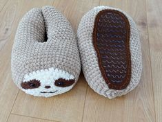 a pair of slippers made to look like a slotty