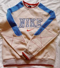 Reworked Clothes, Groovy Vibes, Vintage Nike Sweatshirt, Cute Nike Outfits, Mens Fashion Wear, Concept Clothing, Nike Sweatshirt, Nike Sweater, Nike Sweatshirts