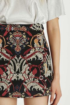 Tapestry Skirt, Edgy Boots, Nice Fashion, Jacquard Skirt, Looks Street Style, Plain Tops, Skirt Outfits