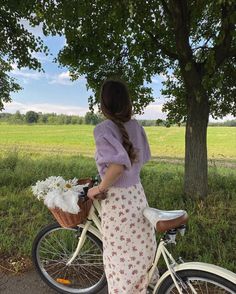 Cottage Core Aesthetic Outfit, Flower Skirt Outfit, Archer's Voice, Cottage Core Outfit, Floral Skirt Outfits, Soft Feminine Outfits, Long Floral Skirt, Feminine Outfits, Dresses By Pattern