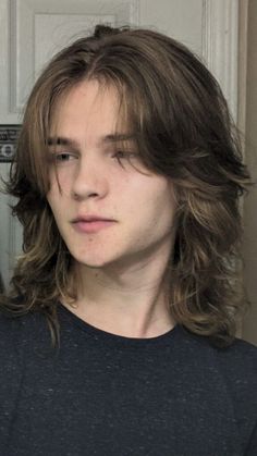 Wolfcut Hair Long Guy, Long Layered Male Hair, Wolfcut For Men Long Hair, Straight Long Mens Hair, 90s Hairstyles Guys, Wolfcut Reference Photo, Styled Long Hair Men, Wolfcut Hair Long Straight Men, Male Medium Haircut