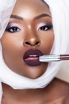 Lips With Lip Liner, Makeup For Black Skin, Applying Makeup, Natural Makeup Tutorial, Bold Makeup, Drugstore Makeup, Beautiful Lips