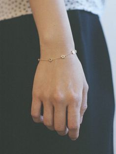 Gold Flower Bracelet, Daisy Choker, Latest Bracelets, Daisy Pendant, Daisy Charm, Daisy Bracelet, Gold Jewelry Sets, Solid Gold Earrings, Classy Jewelry