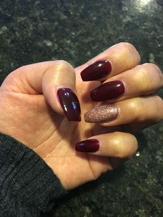 Wine red nails are so perfect for fall! Hope you agree and read the article. #WineRedNails #FallNails #MatteNails Maroon Acrylic Nails, Burgundy Acrylic Nails, Nail Diamond, Gel Nails Long, Shiny Nails Designs, Nails Opi, Nails Brown, Nails Natural, Lovely Nails