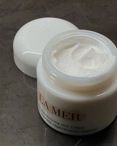 La Mer Cream, Facial Care Products, Janice Joostema, La Mer Moisturizing Cream, Skincare Aesthetic, Vogue Beauty, Vanilla Latte, Favorite Skincare Products