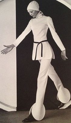 Pierre Cardin Space Age, 60s Space Age, Space Age Fashion, Futurism Fashion, Style Année 60, Space Fashion, Fashion 1960s, Retro Mode, Futuristic Fashion