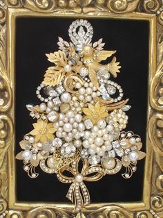 What To Do With Old Broches, Jewelry Art Ideas, Jewelry Tree Craft, Christmas Jewelry Diy