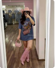 White Boots Cowgirl, Outfit Vaquera, Cowboy Outfits For Women, Outfit Vaqueros, Baile Outfits, Vaquera Outfits, Cowboy Outfit, Outfit Vaquero, Western Fits