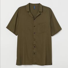 Short-Sleeved Shirt In Woven Viscose Fabric. Resort Collar, Buttons Without Placket, And Open Chest Pocket. Shirt Slits At Sides. Nwt And Never Worn Size: Medium Fit: Short Sleeve Material: 100% Rayon Color: Khaki Green Ships From A Pet-Friendly, Smoke-Free Home. Resort Shirt, Fits Clothes, H&m Shirts, Vans Style, Men Fashion Casual Outfits, Viscose Fabric, Khaki Green, World Of Fashion, Chest Pocket