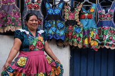 Fundación En Vía works with approximately 200 women in the Tlacolula Valley in Oaxaca, Mexico. These women run a huge variety of businesses from weaving tapestries, to raising chickens, to managing store-fronts, and more. Raising Chickens, Tapestry Weaving, Running Women, Store Fronts