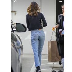 Very Petite Vintage 501 Levis True Gem Looks The Bum Looks Snatched Waist 11.5 Rise 9.5 Hip 18” Inseam From Crotch Down 29” #Vintage501 #Vintagelevis #Leviswomen Kendall Jenner Levis, 501 Levis Women, Snatched Waist, Vintage 501, Levis Vintage, Kendall Jenner Outfits, Levi Jeans Women, Denim Chic, Hot Jeans