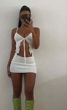 White Corset Concert Outfit, Haircut Selfie, Photo Hijab, Rok Mini, Fest Outfits, Cute Hairstyle, Smink Inspiration, Hijab Girl, Looks Party