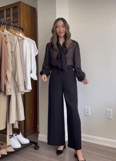 Woman Politician Style, Womens Proffesional Outfit, Lab Manager Outfit, Thesis Defence Outfit, Bussines Woman Outfit Summer, Formal Business Dinner Outfit, Business Consultant Outfits, Black Work Wear Women, Banking Attire Women