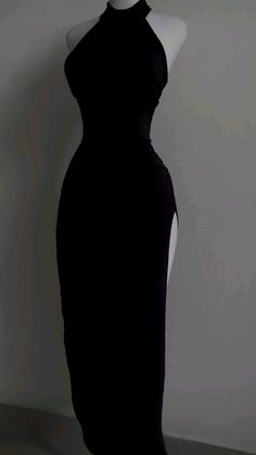 Hot Prom Dress, Mode Rose, Best Winter Outfits, Dress With Split, Black Halter, Midi Skirts, Black Prom Dresses