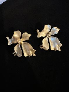 Take your chic look to a whole new level with these gold stud flower earrings. Perfect for everyday wear. Estimated Delivery: 3-4 Days Luxury Chic Flower Jewelry, Elegant Handmade Luxury Flower Earrings, Elegant Luxury Handmade Flower Earrings, Luxury Flower-shaped Evening Earrings, Luxury Handmade Flower Earrings, Affordable Brown Flower Earrings, Luxury Handmade Elegant Flower Earrings, Classic Flower Earrings For Anniversary, Luxury Feminine Flower Earrings For Women