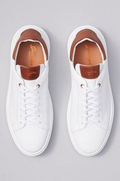 Good quality Shoe for the price. The product is recommended for small budgets. Clean White Sneakers, White And Gold Sneakers, Leather Outerwear, Children Shoes, Sneakers Men Fashion, Classic Sneakers, Sneaker Heels, Style Moderne, White Sneakers