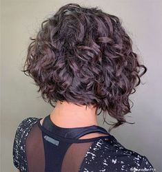 Pin on dicas diversas Long Curly Bob, Curly Angled Bobs, Anti Frizz Hair, Layered Curly Hair, Shaggy Hair, Layered Bob Hairstyles