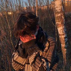 a woman standing next to a tree with the words, f4f? comment if you want to