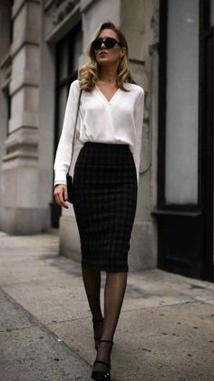 Classy Attire, Mary Orton, Work Attire Women, Outfit Elegantes, Professional Work Outfit, Corporate Fashion, Chique Outfits, Corporate Wear, Paris Mode