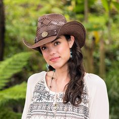 Cowgirl Photography, Classy Hats, Cowboy Pictures, Hats Collection, Womens Hat, Country Women, Western Girl, Mini Studs, Rugged Style