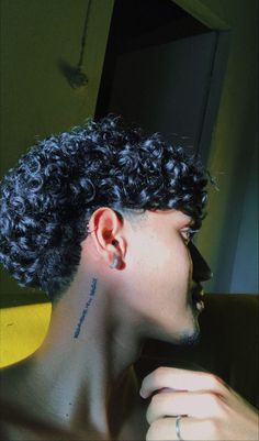 Low Taper Curly Hair Long, Curly Hair Low Taper, Boys Haircuts Curly Hair, Curly Hairstyles Men, Curly Hair Men Haircut, Curly Hair Designs, Fade Haircut Curly Hair