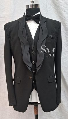 Black party wear suit set of 6 pieces includes jacket with work as shown in image , a vest /waistcoat , pant, bow tie , pocket square and a white tuxedo shirt to catch the eyeballs in event.  *𝐓𝐞𝐱𝐭 𝐦𝐞 𝐢𝐧 𝐭𝐡𝐞 𝐦𝐞𝐬𝐬𝐚𝐠𝐞 𝐬𝐞𝐜𝐭𝐢𝐨𝐧 𝐟𝐨𝐫 𝐚𝐧𝐲 𝐪𝐮𝐞𝐫𝐲.  * Connect me if your chest is above 44 inches  * ■𝙁𝙖𝙗𝙧𝙞𝙘 :- premium terry rayon   📌𝙉𝙊𝙏𝙀:- ---------------  𝙋𝙊𝙎𝙎𝙄𝘽𝙄𝙇𝙄𝙏𝙔 𝙊𝙁 𝙇𝙄𝙏𝙏𝙇𝙀 𝘿𝙀𝙑𝙄𝘼𝙏𝙄𝙊𝙉 𝙄𝙉 𝘾𝙊𝙇𝙊𝙍 𝘿𝙐𝙀 𝙏𝙊 𝘿𝙄𝙁𝙁𝙀𝙍𝙀𝙉𝙏 𝙎𝘾𝙍𝙀𝙀𝙉𝙄𝙉𝙂 𝘼𝙉𝘿 𝙋𝙃𝙊𝙏𝙊𝙂𝙍𝘼𝙋𝙃𝙄𝘾 𝙍𝙀𝙎𝙊𝙇𝙐𝙏𝙄𝙊𝙉𝙎. Winter Party Sets With Suit Collar, Tuxedo Style Party Blazer In Suiting Fabric, Fitted Nehru Jacket For Party In Winter, Festive Black Blazer With Suit Collar, Winter Party Three-piece Suit With Suit Collar, Fitted Tuxedo Style Nehru Jacket For Party, Fitted Nehru Jacket For Party, Tailored Three-piece Suit For Winter Party, Fitted Black Blazer For Party