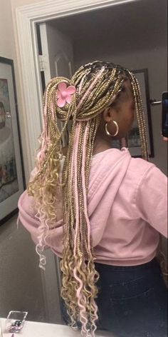 Light Pink Peekaboo Braids, Braids With Yarn In Hair, Beautiful Braids For Black Women, Prom Hairstyles With Braids, Boohoo Braids, Hairstyles For Black Teens, Color Knotless Braids, Braid Hacks, Maintenance Week