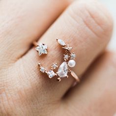 Bague lune et étoiles Cincin Diy, Diamonds And Pearls, Engagement Ring Rose Gold, Diy Schmuck, Sapphire Engagement, Engagement Rings Sapphire, Pretty Jewellery, Morganite, Bling Bling