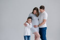 Pregnant Mom With Son, Husband Photoshoot, Mom With Son, Perfume Ideas, Maternity Photography Studio, Maternity Studio, Baby Illustration