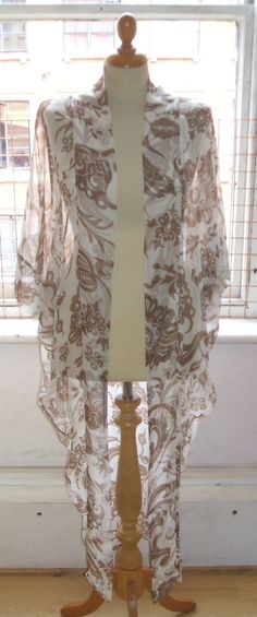 "This listing is a gorgeous Maxi Kimono in Beige Silk Beautiful Kimono! Elbow length sleeves and a lovely relaxed, oversize cut. We also make a shorter version of this top x We can make this kimono with long sleeves on request. Looks fantastic dressed down with shorts and a cute top, or over a LBD for a stunning evening look x Length is 50\" from the shoulder. Like us on Facebook 'Baylis and Knight' to enter our fabulous competitions and upload pictures of you wearing your favourite B&K desi Blue Velvet Wrap Dress, Velvet Duster, Retro Festival, Wings Dress, Disco Style, Maxi Kimono, Mode Kimono, Beautiful Kimonos, Boho Retro