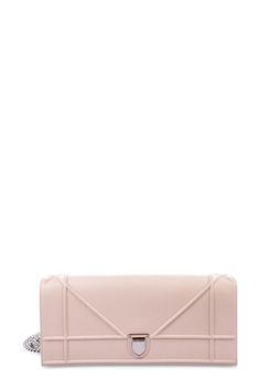 Diorama convertible clutch in powder pink calfskin with "Cannage" design, jewellery in light silver-tone metal. The size guide is approximate and may vary. Chanel Mini Square, Ysl Shoes, Chanel Mini, Timeless Handbag, Powder Pink, Bags Designer Fashion, Exclusive Bag, Bago, Pastel Pink