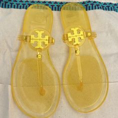 Received These As A Gift But Were Too Big For Me. Never Worn But Took The Sticker Off The Bottom. New In Box. Size 7 Last Picture Is Showing Them To Be A Size 7. Tory Burch Sandal, Jelly Flip Flops, Tory Burch Sandals, Outfit Inspo Casual, Girly Shoes, Swag Shoes, Pastel Yellow, Dream Shoes, Tory Burch Shoes