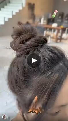 2.4M views · 23K reactions | Búi củ tỏi #LetsReels #ReelsVN #xuhuong #meolamtoc #tocdep #huongdanlamtoc #taokieutoc #hair #meeyanhairvietnam | Meeyan Hair Vietnam | Cukak · Cheri Cheri Lady Remix Hairstyles To Practice, Hair Color 2022, Styling For Short Hair, Red Balayage Hair, Cheri Cheri Lady, Fancy Braids, Easy Hair Styles, Red Balayage, Hair Curling Tutorial