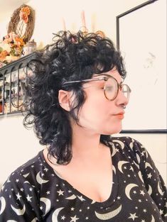 Curly Mullet: 25 Cute Inspos for Your Next Haircut – Svelte Magazine Hobbit Haircut, Ear Pointing, Hobbit Hair, Queer Haircut, Queer Hair, Curly Shag Haircut, Short Mullet, Bleaching Your Hair